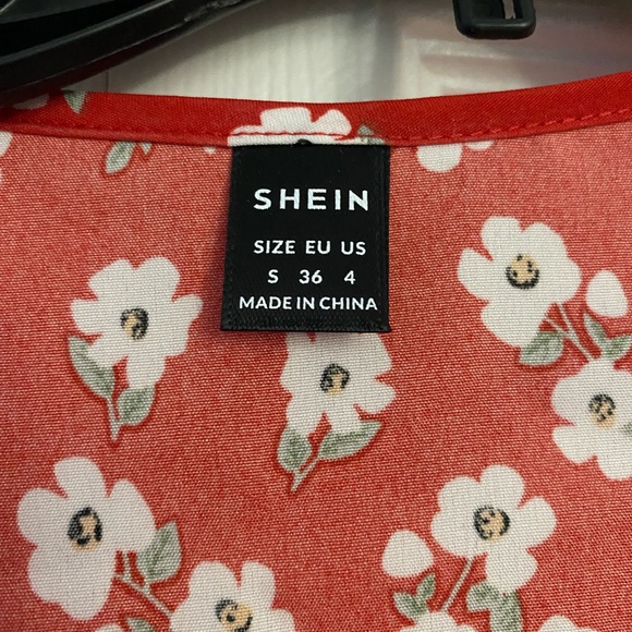 Red Floral Print Ruffle Wrap Flowy Dress - Picture 3 of 4